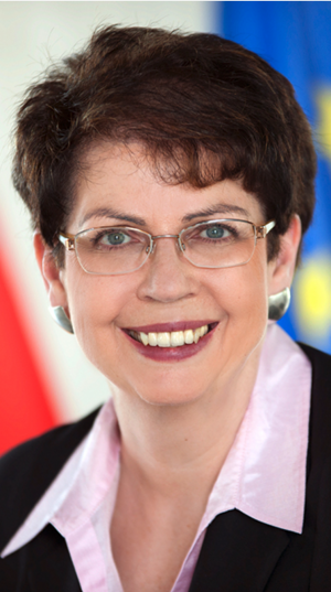 Staatssekretaerin Birgit Hone
